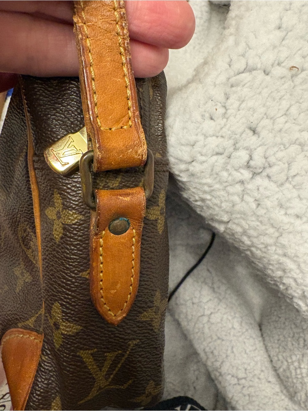 AUTH Vintage Louis Vuitton Monogram Crossbody Camera Bag - Date Code 874 TH - Picture 14 of 17